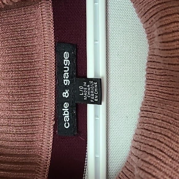 Cable and Gauge Women's sweater size large - Picture 2 of 4